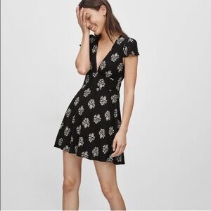 Aritzia Sunday's Best Rand Dress in Black‎ Floral Fit & Flare Size 6